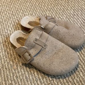 american eagle clogs